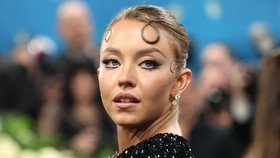 Sydney Sweeney Jual Sabun dari Air Bekas Mandinya