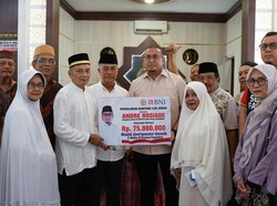 Andre Rosiade Salurkan Bantuan untuk Masjid Jamiquwatul Ummah di Padang