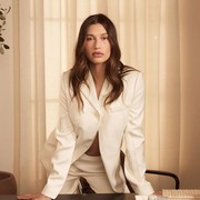 Brand Rhode Dibeli e.l.f. Beauty, Hailey Bieber Sepenuhnya Lepas Kendali?