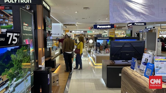 Smart TV berbagai merk dijual dengan harga miring di Transmart Full Day Sale. Cukup pakai Allo Bank atau kartu kredit Bank Mega, bisa bawa pulang TV impian.