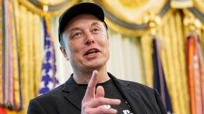 Elon Musk membuka jajak pendapat lewat media sosial X terkait rencananya untuk membentuk partai politik baru di tengah ketegangannya dengan Donald Trump.