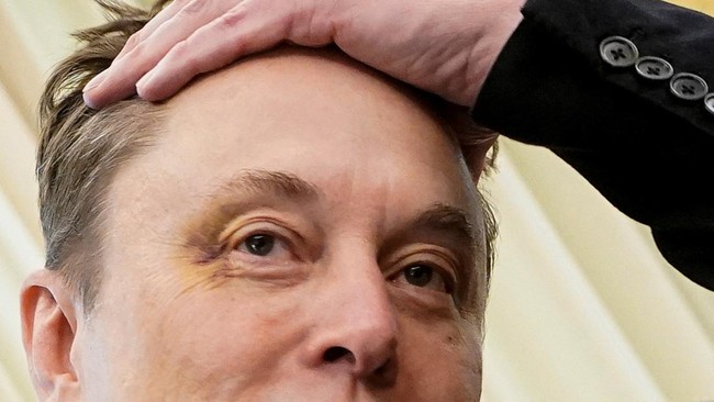 Taipan Amerika Serikat Elon Musk muncul di Gedung Putih dengan mata lebam pada Jumat (30/5) beberapa hari usai mengundurkan diri dari pemerintahan Donald Trump.