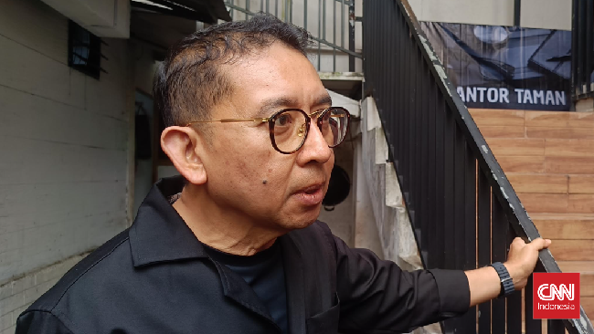 Fadli Zon Respons PDIP Tolak Rencana Penghapusan Istilah Orde Lama Fadli Zon merespons PDIP yang menolak penghapusan istilah Orde Lama di proyek penulisan ulang sejarah Indonesia.
