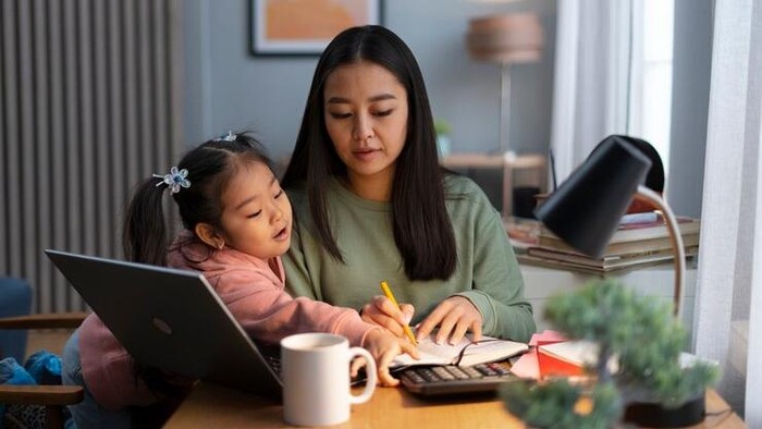 Ilustrasi ibu dan anak/Foto: Freepik.com/freepik