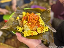 Antre Panjang! Lontong Cibadak Habis 2.000 Buah Saat Long Weekend