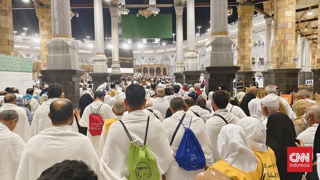 Anggota Komisi VIII DPR berang terhadap perwakilan KBIHU Jabar yang mengusulkan batasan usia calon jemaah seraya menyebut haji lansia merepotkan.