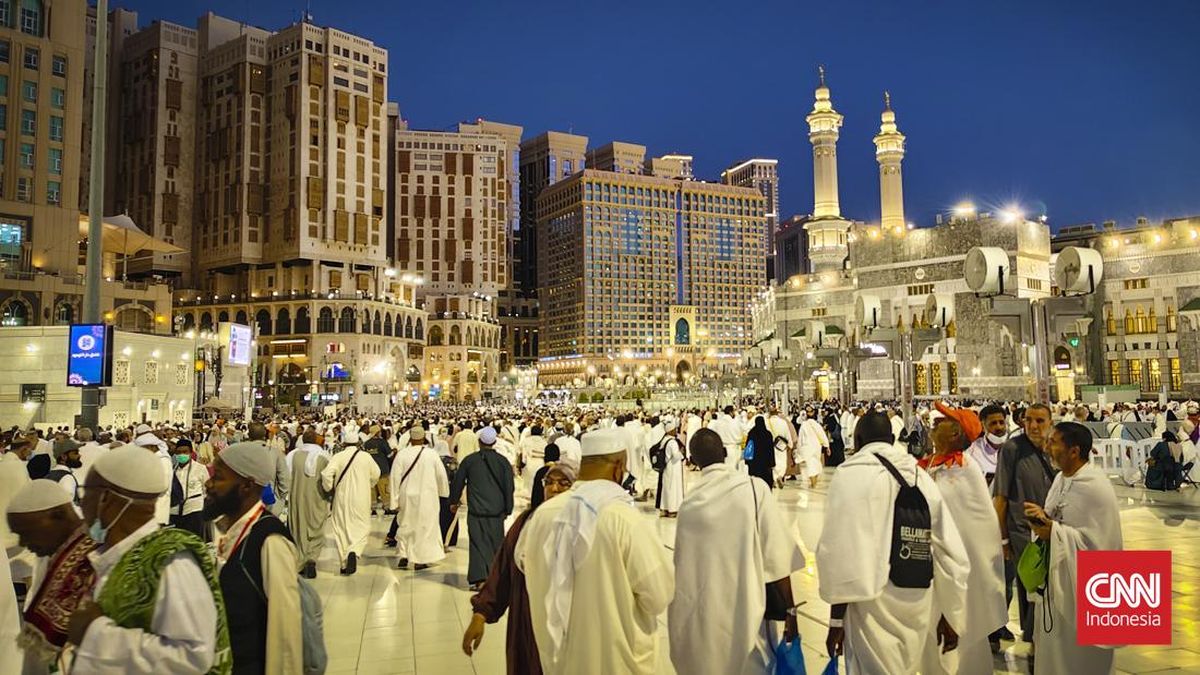 Suhu Lebih Dingin, Jemaah Haji Berdesakan Tawaf Malam Hari