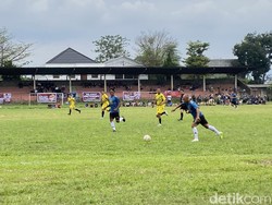 Antusiasnya Warga Saksikan Laga Persib Legend di Sukabumi