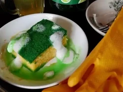 Gokil! Puding Realistis Mirip Spons Cuci Piring Asli