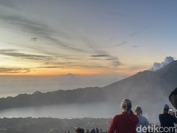 Mengejar Fajar ke Puncak Gunung Batur