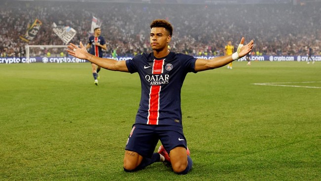 Desire Doue menjadi man of the match atau pemain terbaik duel Paris Saint-Germain (PSG) vs Inter Milan dalam final Liga Champions, Minggu (1/6) dini hari WIB.