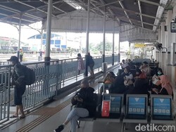 Penumpang KA di Stasiun Bangil Naik Saat Libur Panjang Kenaikan Isa Almasih