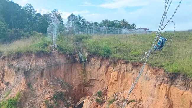Ujung runway bandara perintis di Binuang, Nunukan, Kalimantan Utara (Kaltara), amblas sehingga berisiko membahayakan keselamatan penerbangan.