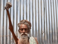 Nasib Eks Karyawan Bank yang Mengangkat Tangan Kanannya Sejak 1973