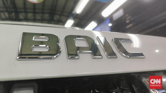 BAIC Uji Jalan BJ40 Plus Rakitan Indonesia BAIC BJ40 sudah diproduksi lokal di pabrik Handal Indonesia Motor di Purwakarta.