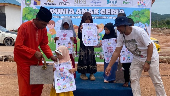 Artha Graha Peduli Rayakan Pancasila & Hari Anak di Perumahan REC Artha Graha Peduli merayakan Hari Lahir Pancasila dan Hari Anak Internasional di Perumahan REC guna mengajarkan nilai persatuan dan keberagama kepada anak-anak.