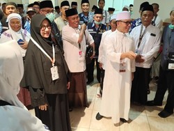 Bupati Ipuk Sapa Jemaah Haji di Makkah, Titip Doa untuk Banyuwangi