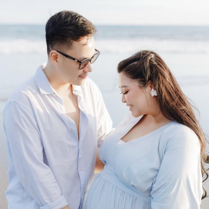<p>Selebgram Clarissa Putri tengah menikmati masa kehamilan pertamanya. Ia menikah dengan Sandro Fahdipha pada Minggu, 7 Juli 2024. Tak lama, mereka mengumumkan tengah menantikan anak pertama pada Februari lalu. Foto: Instagram @clarissaputri_</p>