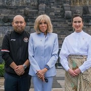 Deretan Gaya Ibu Negara Prancis Selama Kunjungan ke Indonesia, Diplomatis Lewat Fashion