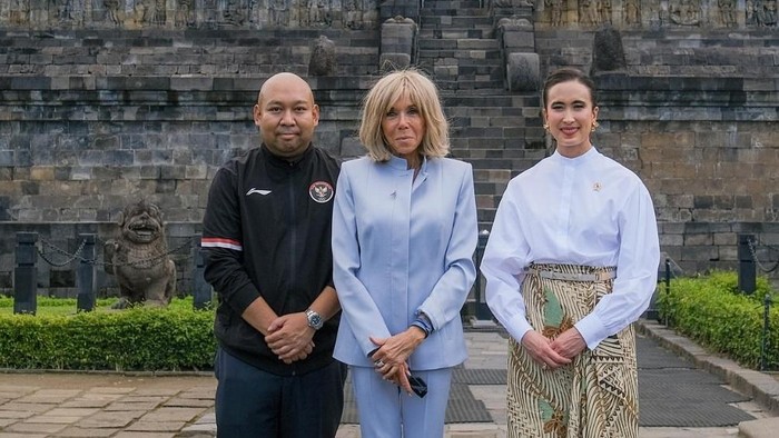 img-title Deretan Gaya Ibu Negara Prancis Selama Kunjungan ke Indonesia, Diplomatis Lewat Fashion
