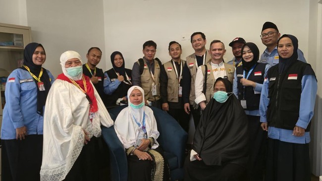 Timwas Haji DPR RI meninjau penginapan jemaah haji di Mekkah, Mereka mendengarkan keluhan fasilitas dan kesehatan jemaah, berjanji akan memperjuangkan solusi.