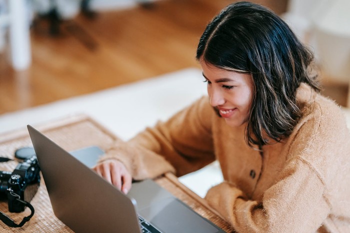 Ilustrasi saat Libra menemukan banyak peluang kerja/Foto: pexels.com/liza-summer