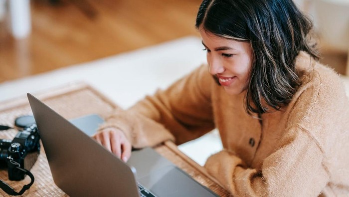 Ilustrasi saat Libra menemukan banyak peluang kerja/Foto: pexels.com/liza-summer