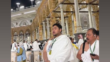 img-title Ivan Gunawan Ngaku Dikelilingi Malaikat Berwujud Manusia Selama di Tanah Suci