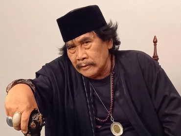 img-title Ini 7 Potret Jaja Miharja Sebelum Tak Sadarkan Diri & Dilarikan ke Rumah Sakit