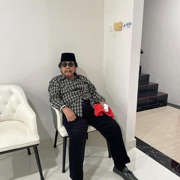 Dirawat di Rumah Sakit Tak Membuat Jaja Miharja Berhenti Berkarya