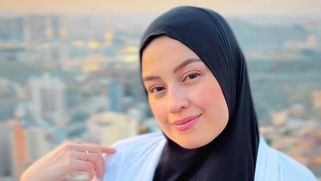 Kimberly Ryder dan Ibunda Jalani Puasa dan Idulfitri di Tanah Suci