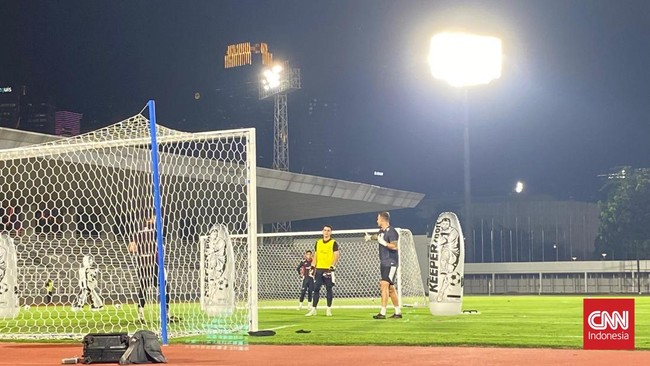 Ada Drone dan Tak Lupa Pakai Kacamata Kiper Timnas Indonesia menggunakan teknologi kekinian dalam persiapan lawan China dan Jepang dalam Kualifikasi Piala Dunia 2026.