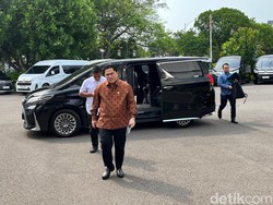 Erick Thohir Ogah Komentar soal Kabar Ray Dalio Batal Masuk Danantara