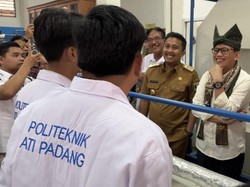 Kunjungi Kampus di Padang, Menteri Karding: Ada 100 Negara Tujuan PMI