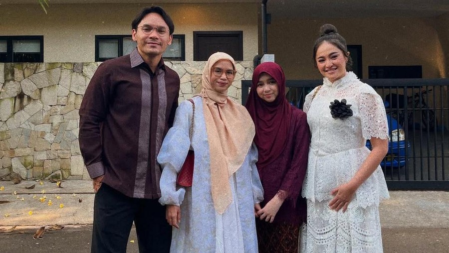 Momen Wisuda Sienna Anak Marshanda dan Ben Kasyafani