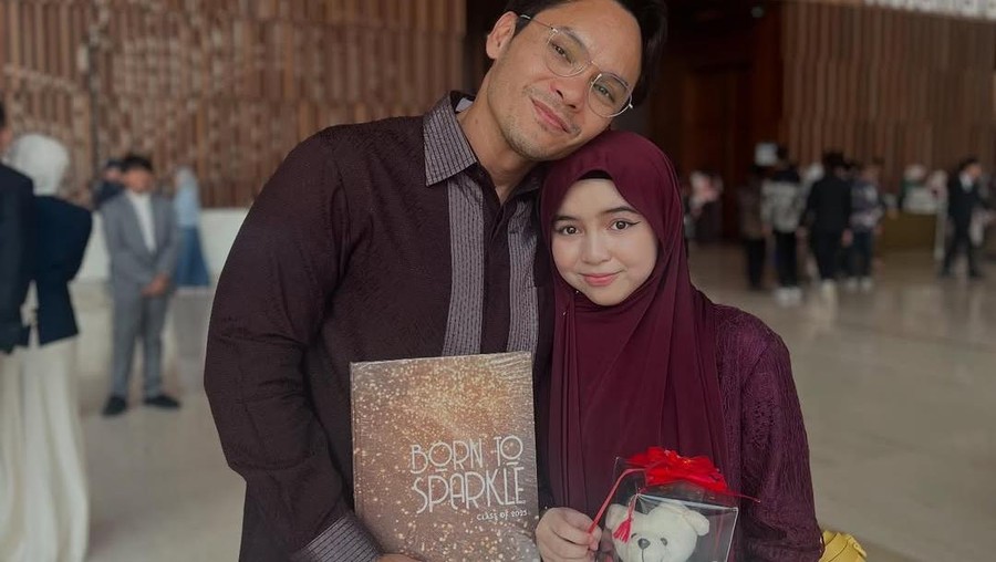 Momen Wisuda Sienna Anak Marshanda dan Ben Kasyafani