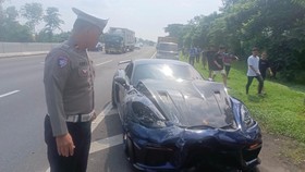 Porsche Melaju 100 Km Lebih Saat Tabrak Toyota Rush di Sidoarjo