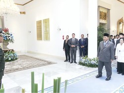 Ssstt... Prabowo dan Megawati Bisik-bisik Akrab di Hari Pancasila