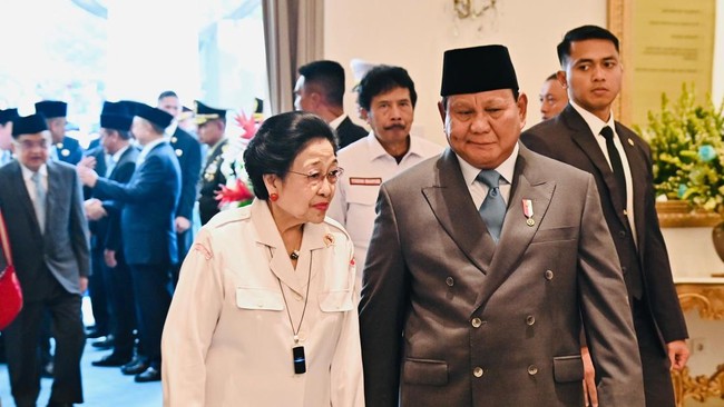 Megawati-Prabowo Kian Hangat, Dasco Buka Suara Ketua Harian DPP Partai Gerindra Sufmi Dasco Ahmad menepis kedekatan Prabowo Subianto dengan Megawati Soekarnoputri sebagai sinyal PDIP gabung kabinet.