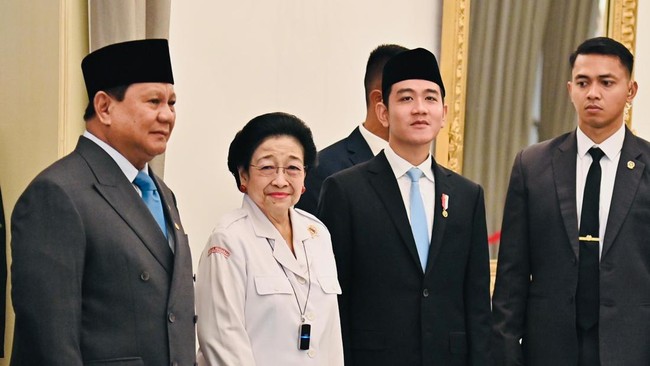Wapres Gibran bercanda dengan Megawati setelah Upacara Hari Lahir Pancasila. Gibran juga menanyakan kabar Ketua Umum PDIP tersebut.