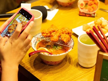 img-title Sensasi Makan Mi Ramen Jepang dengan Citarasa Pedas Indonesia