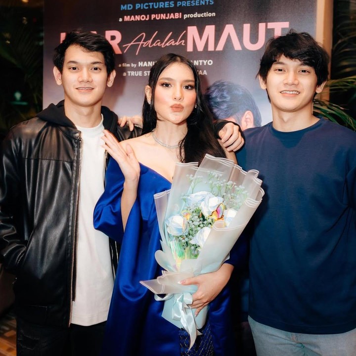 <p>Davina Karamoy belakangan ini tengah mencuri atensi publik lewat akting dan paras cantiknya yang berhasil memikat hati para penggemar. Namun, bukan hanya itu, kehidupan keluarganya juga menarik perhatian, lho. (Foto: Instagram@sandro_karamoy)</p>