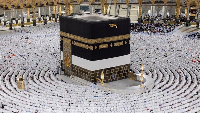 Nekat Terobos Makkah, Pria Non Muslim Ini Pulang Jadi Mualaf