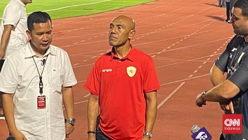 Sorotan Dunia Olahraga CNN Sport : Momen Simon Tahamata Lancar Bahasa Indonesia, Bikin Terpukau