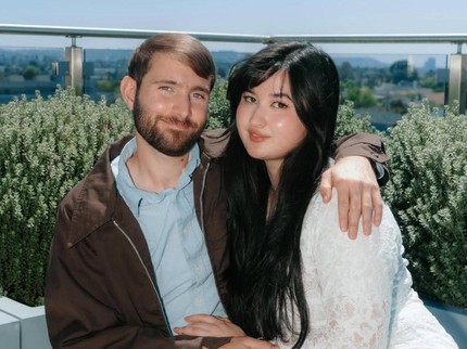 Asher Novkov Bloom Suami Stephanie Poetri yang Dulunya Peneliti AS & Kini Jadi Asisten Istri