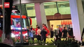 VIDEO: Momen Pemain Jay Idzes dkk Tiba di Bandara Soetta Usai TC