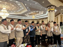 Timwas DPR Bahas Mitigasi Permasalahan Haji Bersama Menag dan Amirul Hajj
