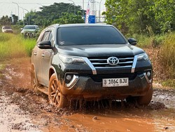 Komunitas Rayakan Ultah Ke-18, Fortuner Diajak Main Tanah