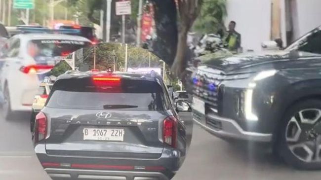 Viral Video Mobil Pelat Pejabat Dikawal dari Salon, Nama Azizah Salsha Terseret