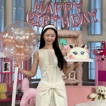 Gelar Perayaan Ulang Tahun ke-35, Visual Yoona SNSD Dinilai Mirip Saat Awal Debut